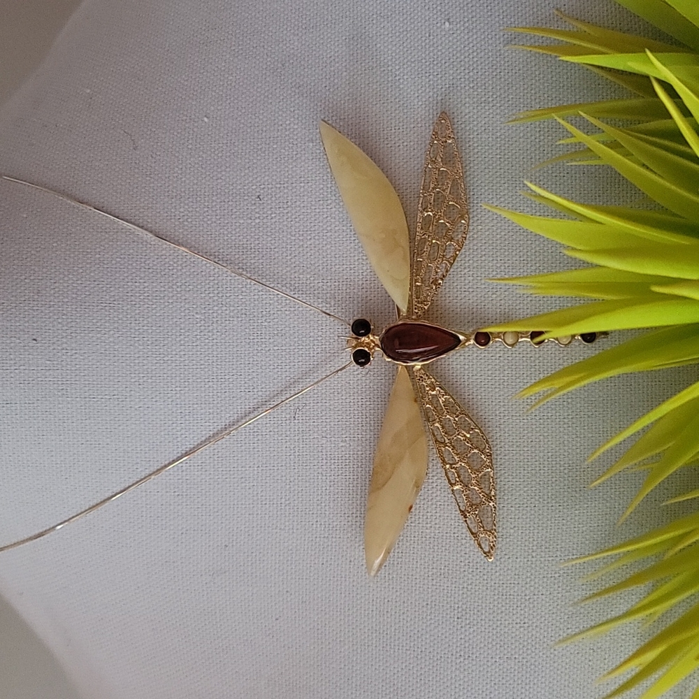 Dragonfly pendant with baltic amber